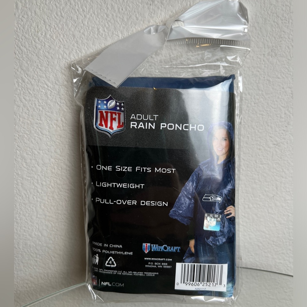 NWT NFL Rain Poncho Seattle Seahawks Game Day OS Pullover Navy w/logo
